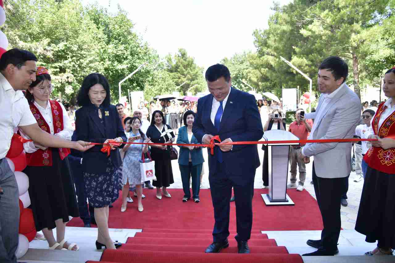 Universitetda Xinwey instituti hamda “Smart Xitoy tili ta’lim markazi” ochildi