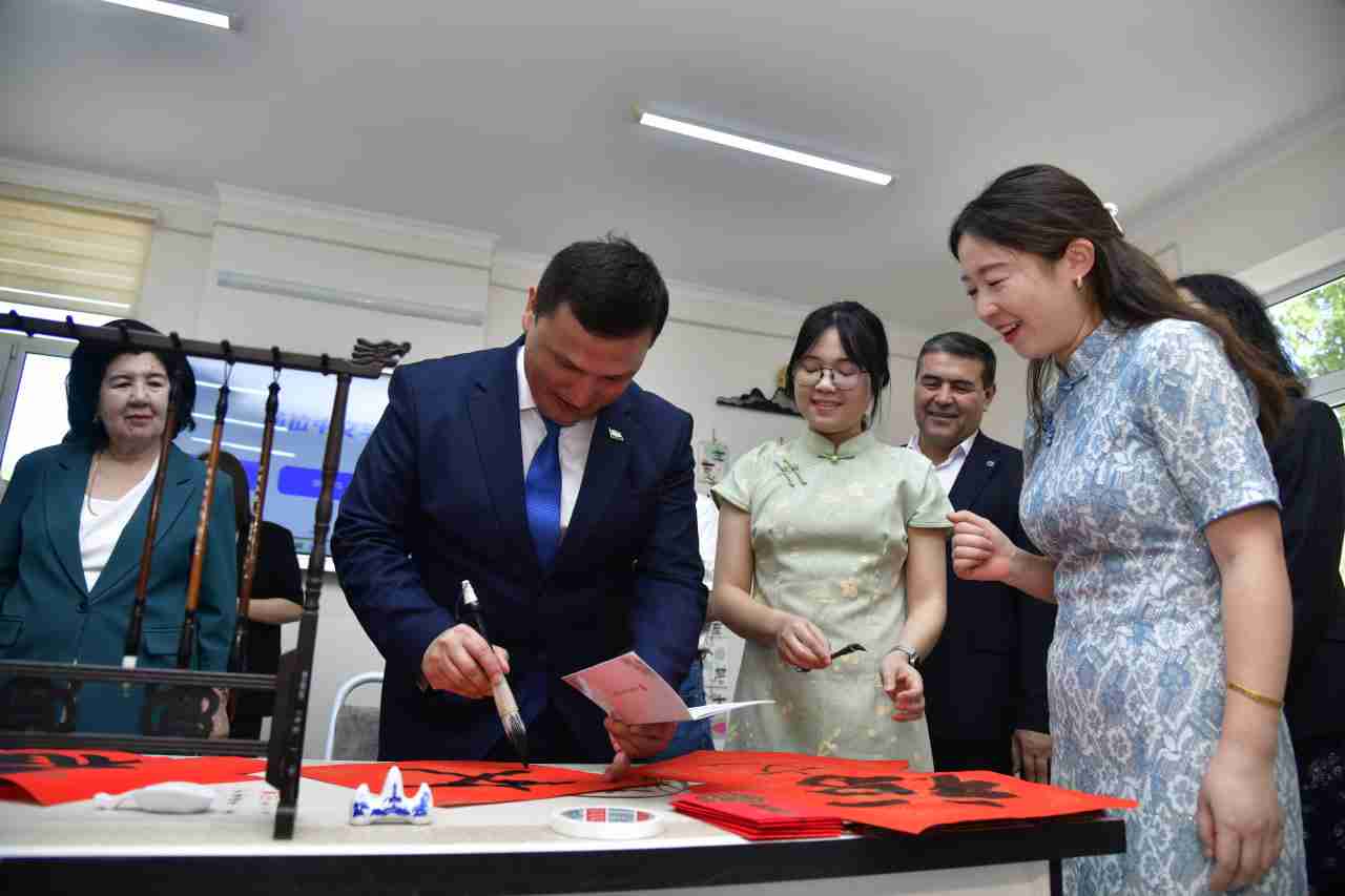 Universitetda Xinwey instituti hamda “Smart Xitoy tili ta’lim markazi” ochildi
